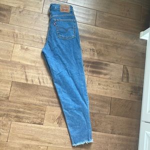 Levis mom jeans
